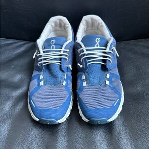 On cloud women’s Running Navy and White Sneakers 7.5